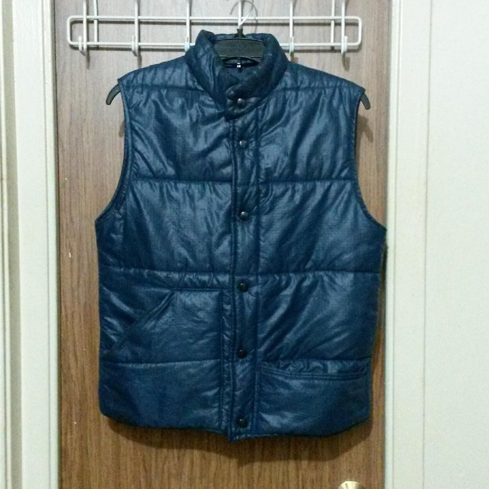 Puffed Vest With Snaps - Picture 5 of 16